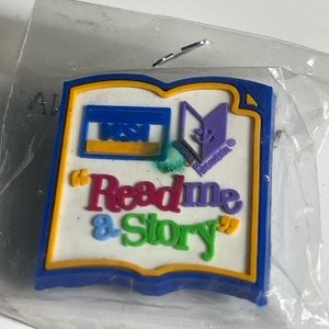 Visa read me a story lapel pin new